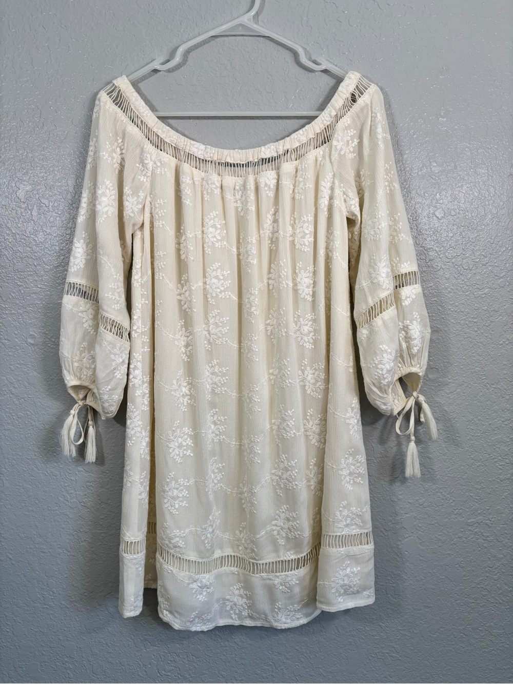 ASTR The Label off shoulder cream embroidered shift dress Sz. S - Picture 5 of 8